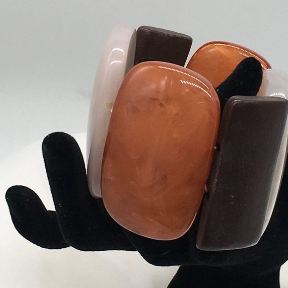 UNSIGNED BRACELET LIGHT WT PLASTICS STRETCH BROWN - Picture 5 of 8